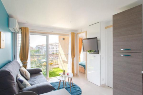 Furnished air-conditioned apartment with furnished terrace & parking